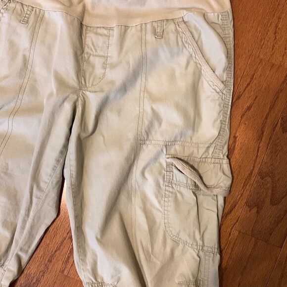 Motherhood maternity cargo capris size small - Picture 4 of 7
